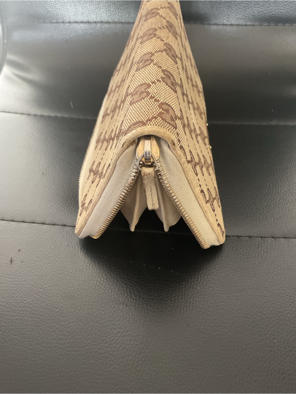 Gucci Brown & Beige GG Canvas Zip-Around Wallet - Picture 3 of 7